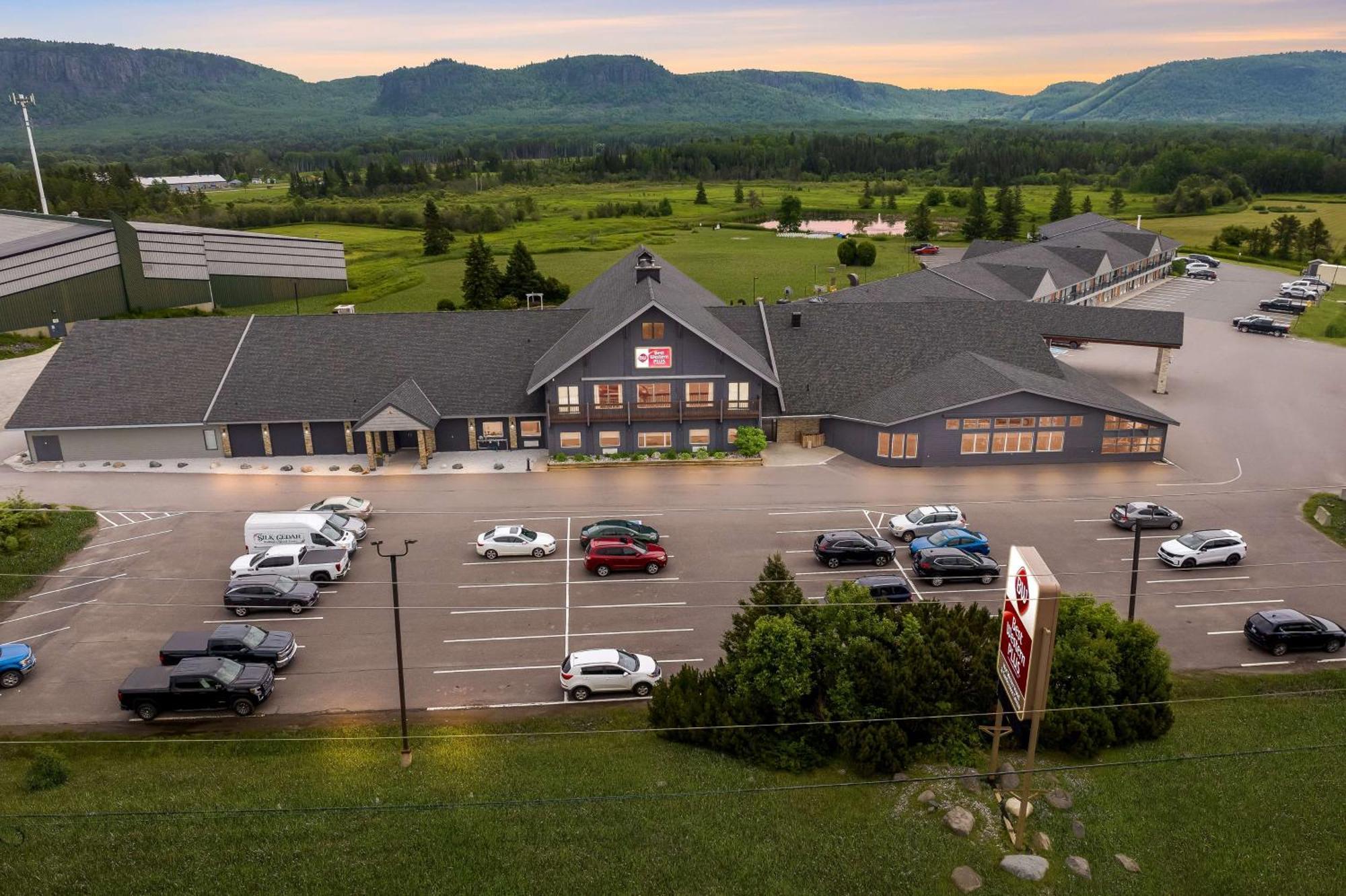Best Western Plus Norwester Hotel & Conference Centre Thunder Bay Exterior photo